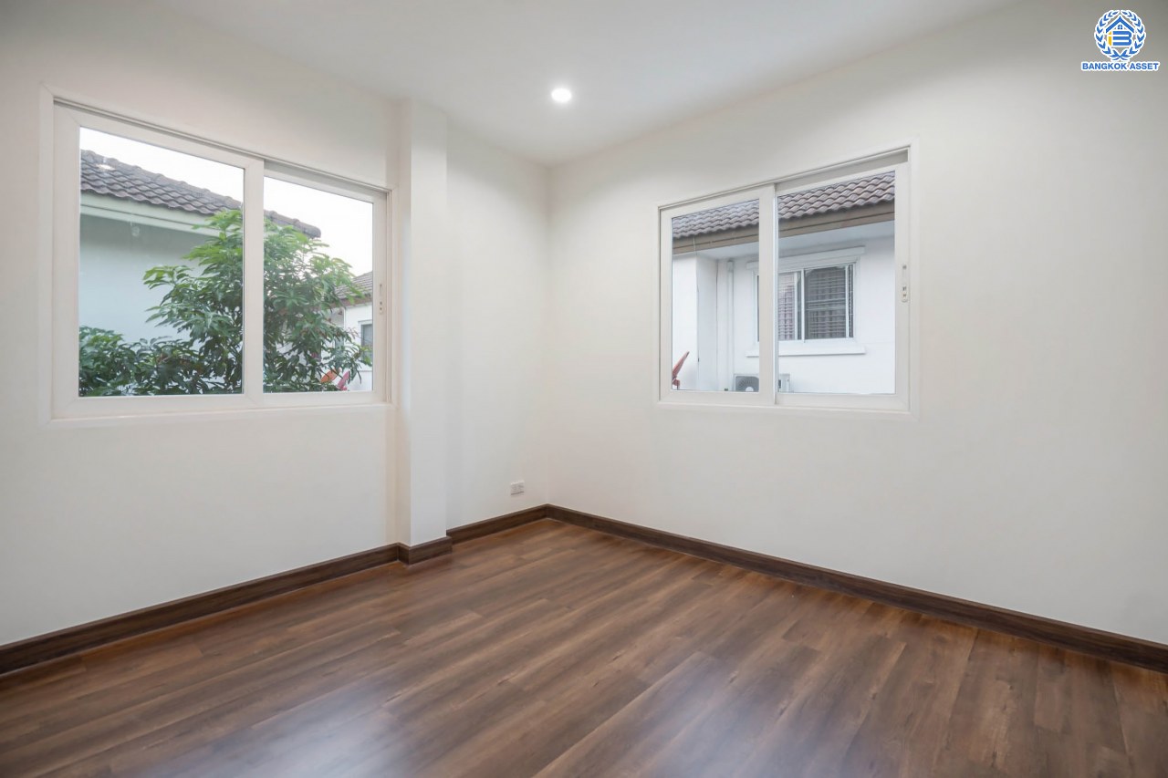 บ้านมือสองตกแต่งใหม่ โครงการ คาซ่าวิลล์ ราชพฤกษ์-รัตนาธิเบศร์2 แบรนด์ Q.House ต่อเติมครบพร้อมเข้าอยู่ เนื้อที่ 53.2 ตร.ว. ฟังก์ชันจัดเต็ม 3 ห้องนอน 3 ห้องน้ำ จอดรถได้ 2 คัน บนทำเลศักยภาพ ติดถนนราชพฤกษ์ และเพียง 10 นาทีถึงรถไฟฟ้า "สถานีบางรักน้อยท่าอิฐ"